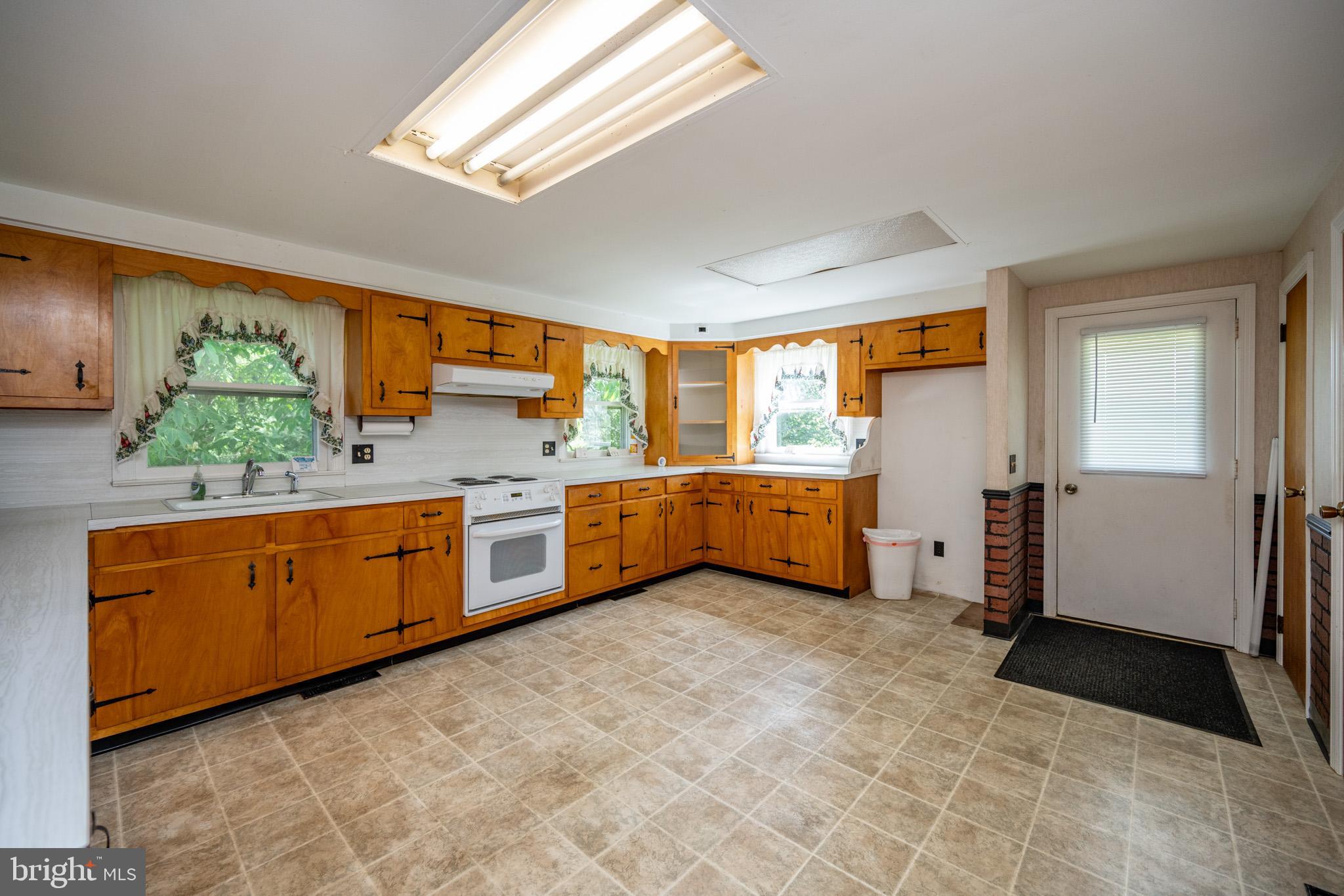 1073 GEORGE WASHINGTON HIGHWAY