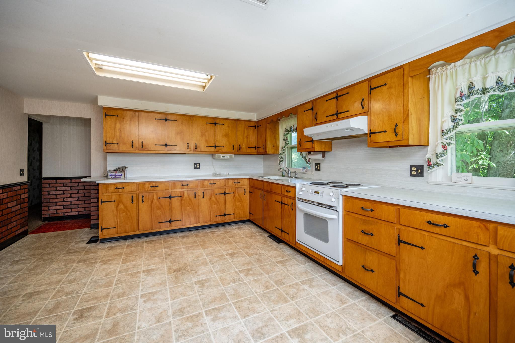 1073 GEORGE WASHINGTON HIGHWAY