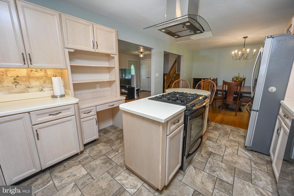 1220 BROADFORD ROAD