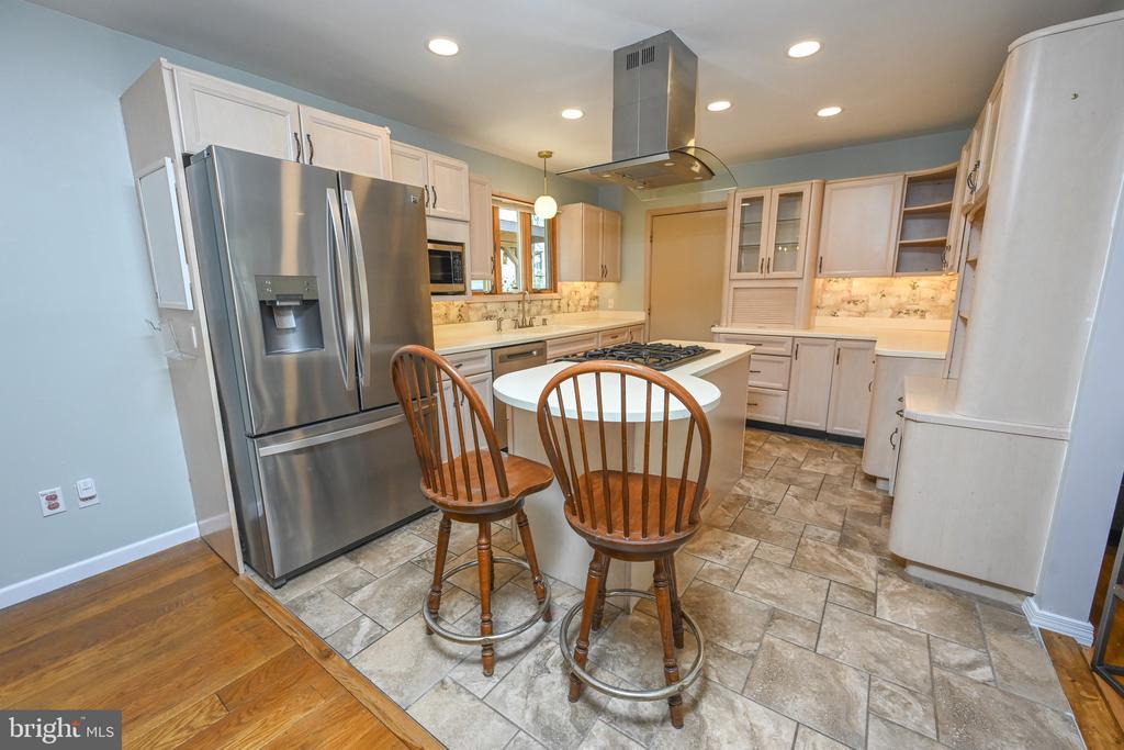 1220 BROADFORD ROAD
