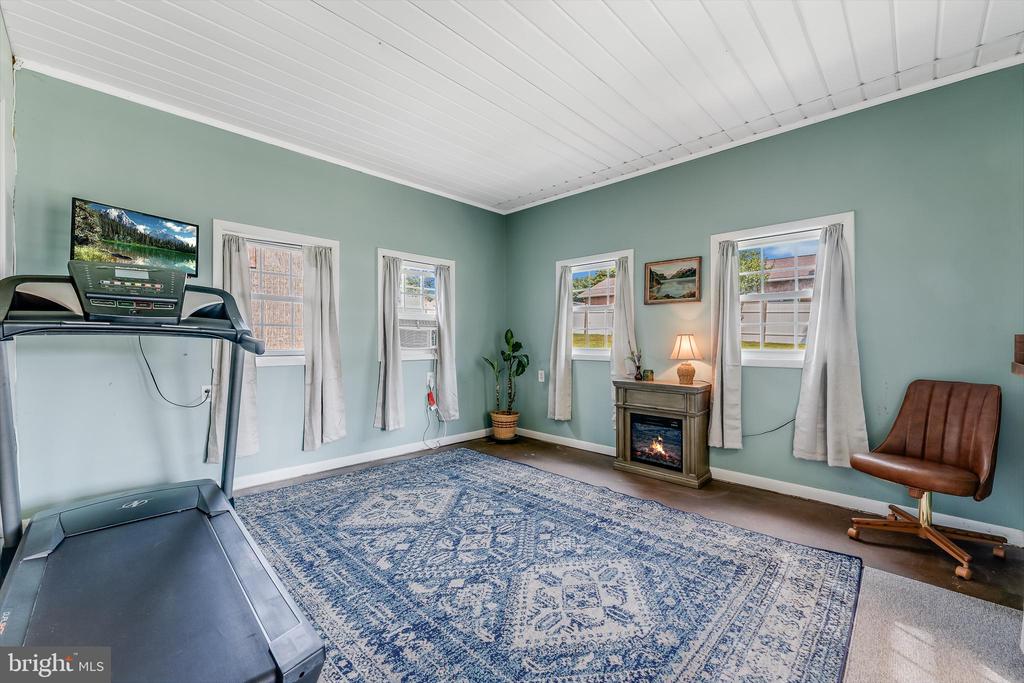 215 N 10TH STREET
