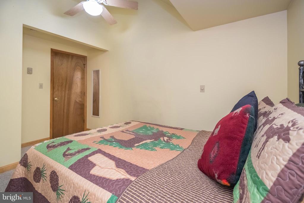 157 JEFFREY LANE 21A