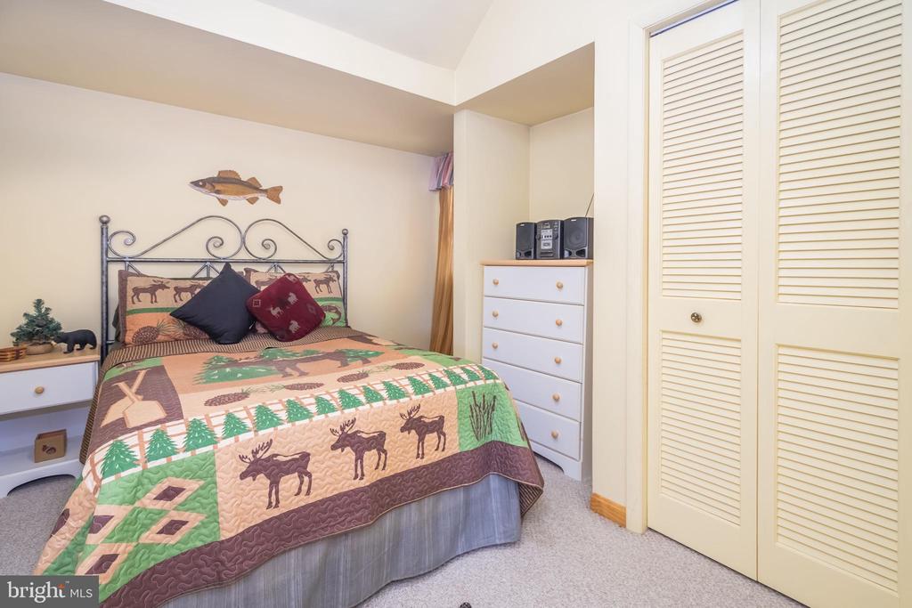 157 JEFFREY LANE 21A