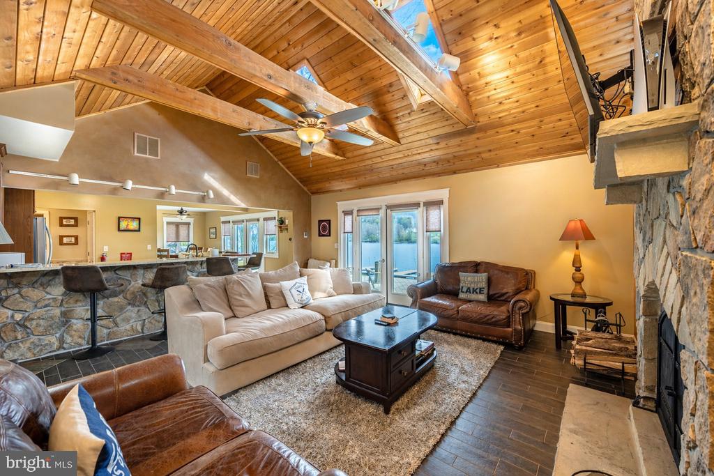 48 STONE TAVERN LN Unit: 2