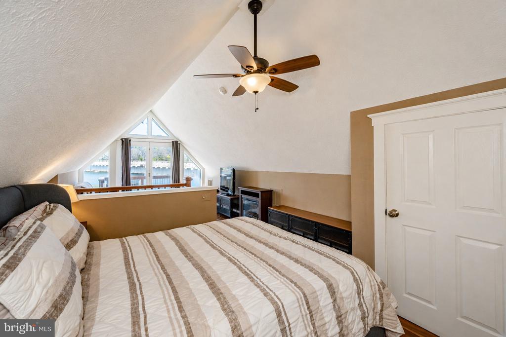 48 STONE TAVERN LN Unit: 2