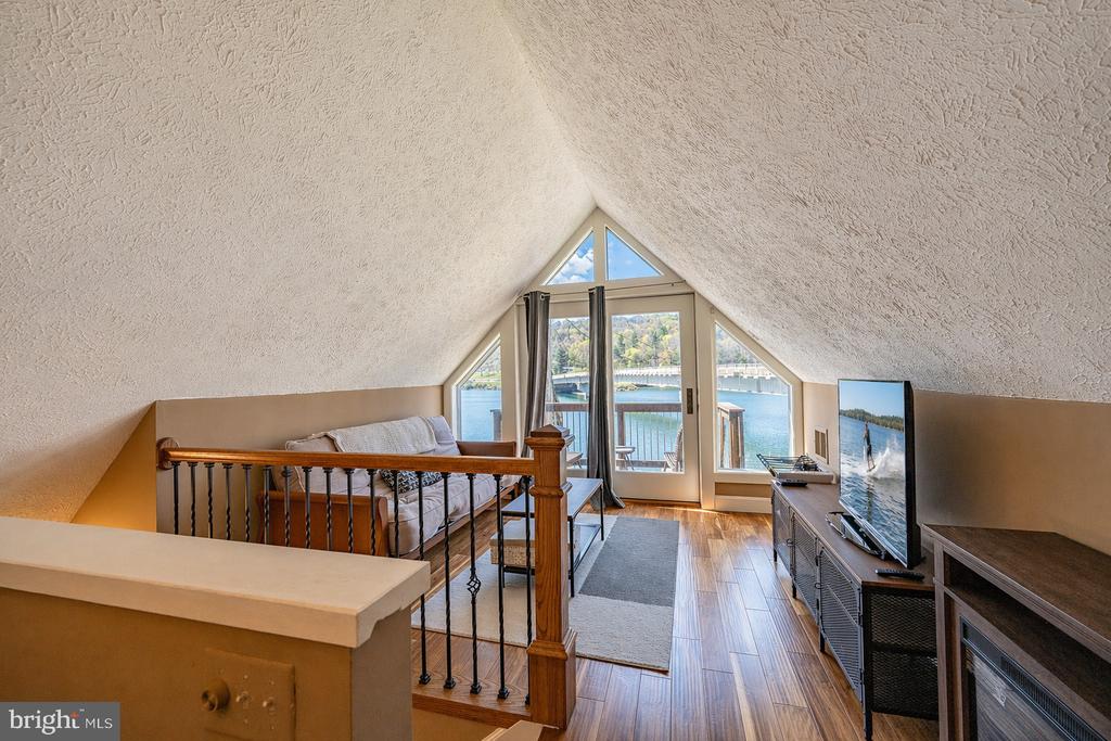 48 STONE TAVERN LN Unit: 2