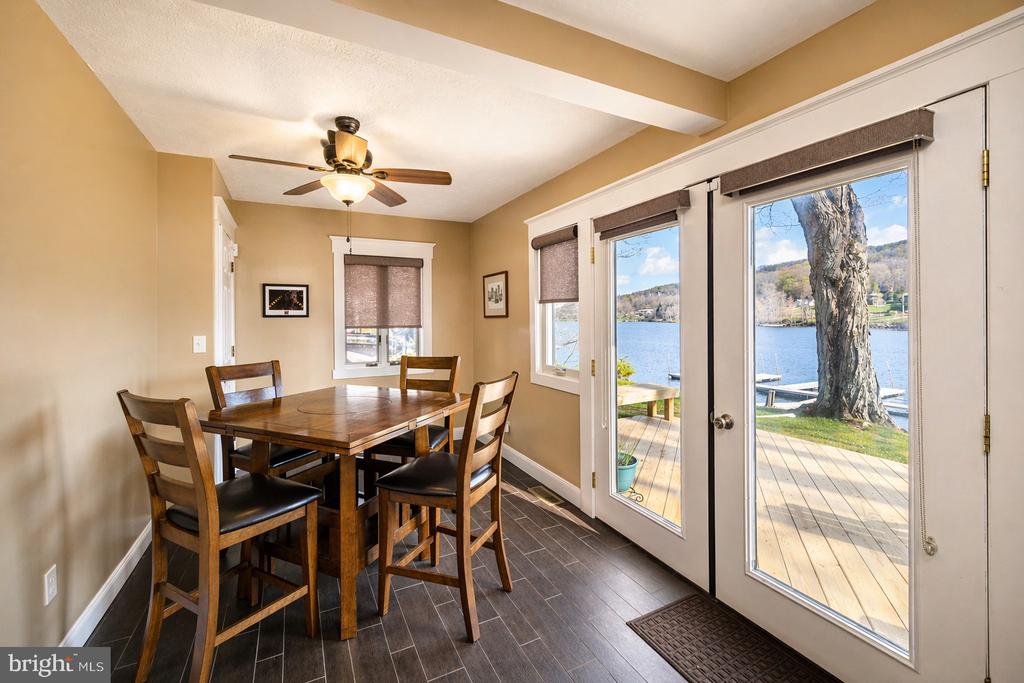 48 STONE TAVERN LN Unit: 2