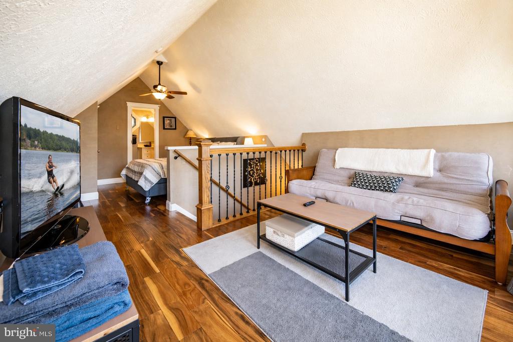 48 STONE TAVERN LN Unit: 2