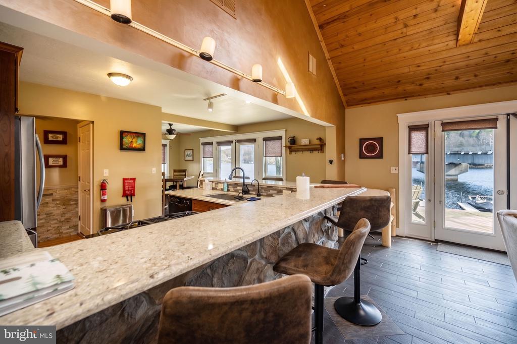 48 STONE TAVERN LN Unit: 2