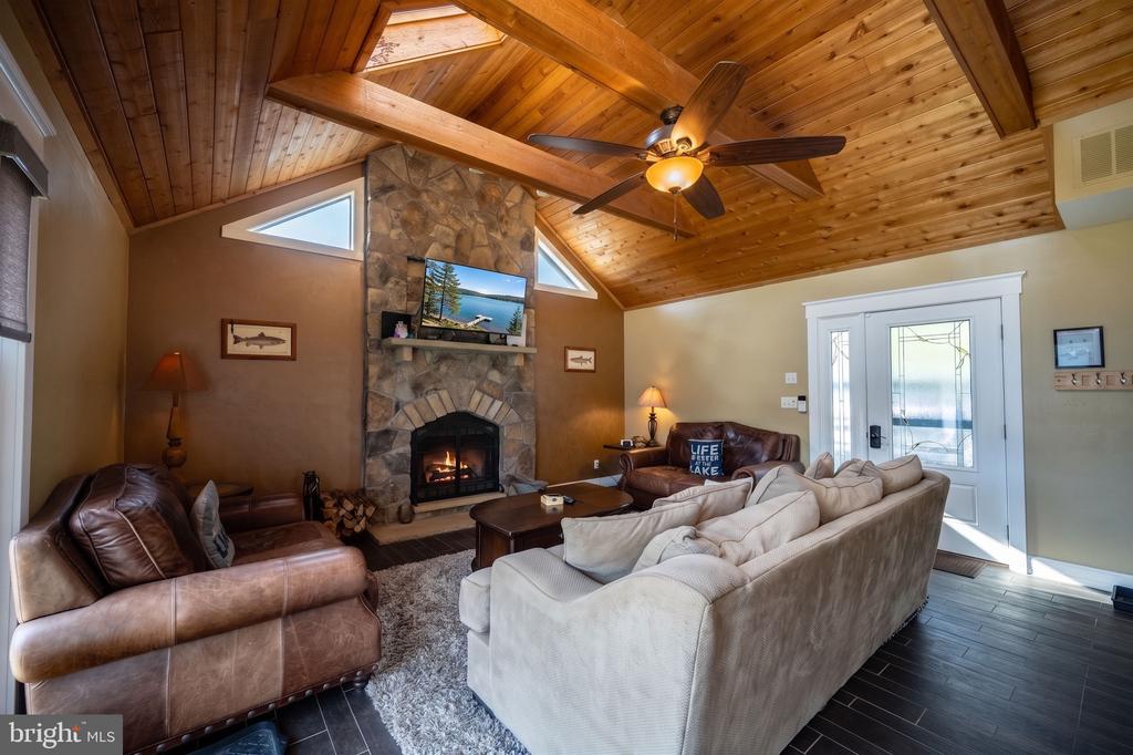 48 STONE TAVERN LN Unit: 2