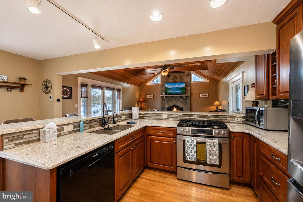 48 STONE TAVERN LN Unit: 2
