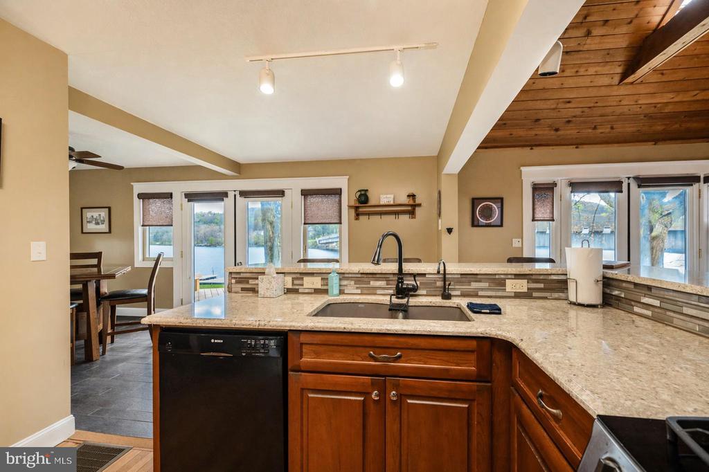 48 STONE TAVERN LN Unit: 2