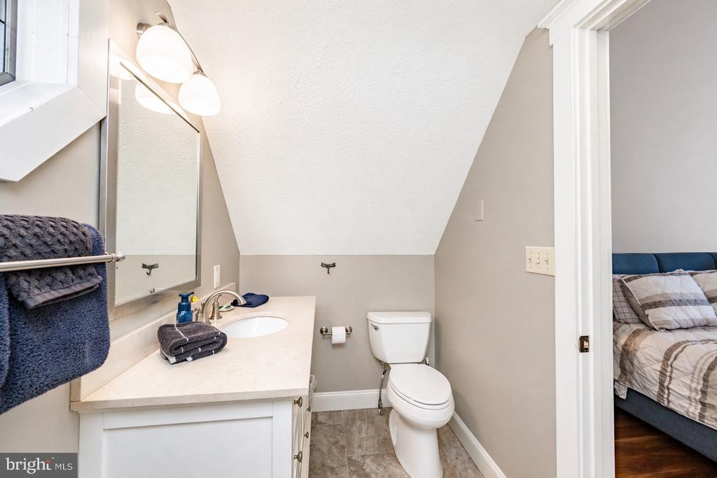 48 STONE TAVERN LN Unit: 2