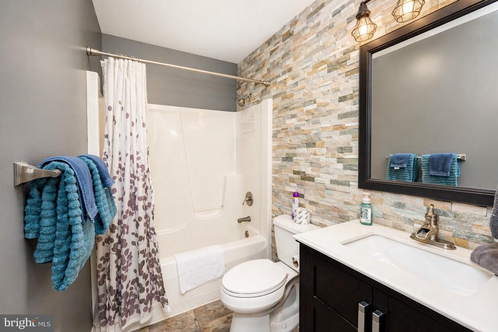 48 STONE TAVERN LN Unit: 2