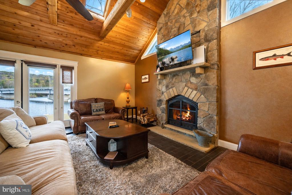 48 STONE TAVERN LN Unit: 2