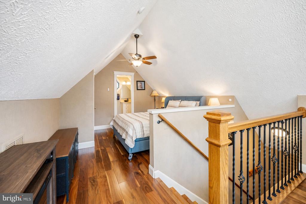 48 STONE TAVERN LN Unit: 2