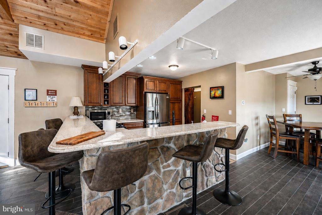 48 STONE TAVERN LN Unit: 2