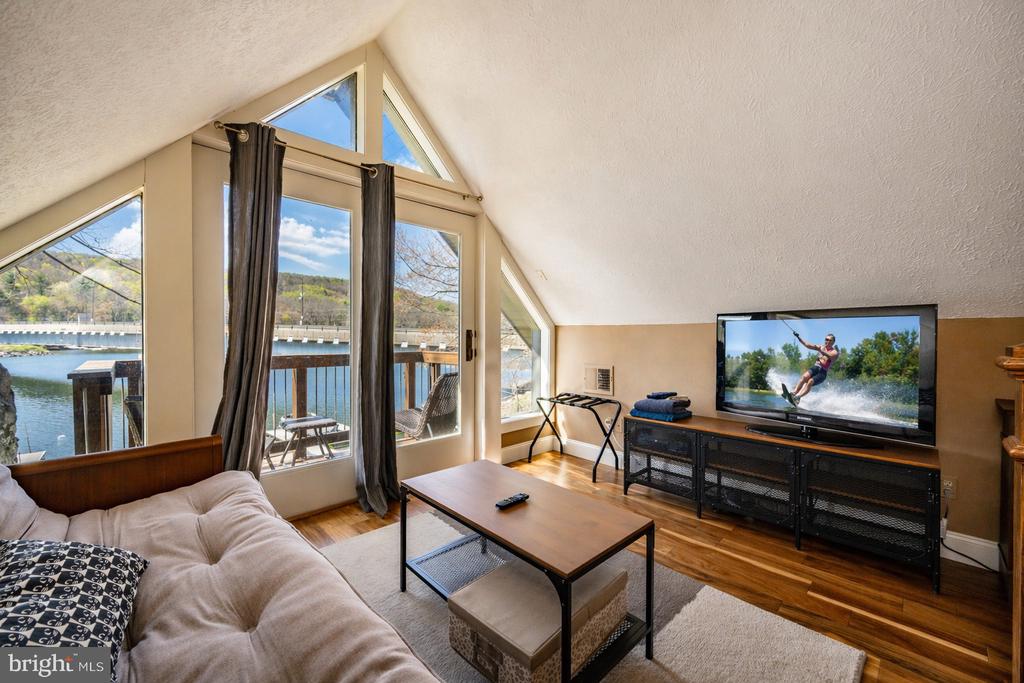 48 STONE TAVERN LN Unit: 2