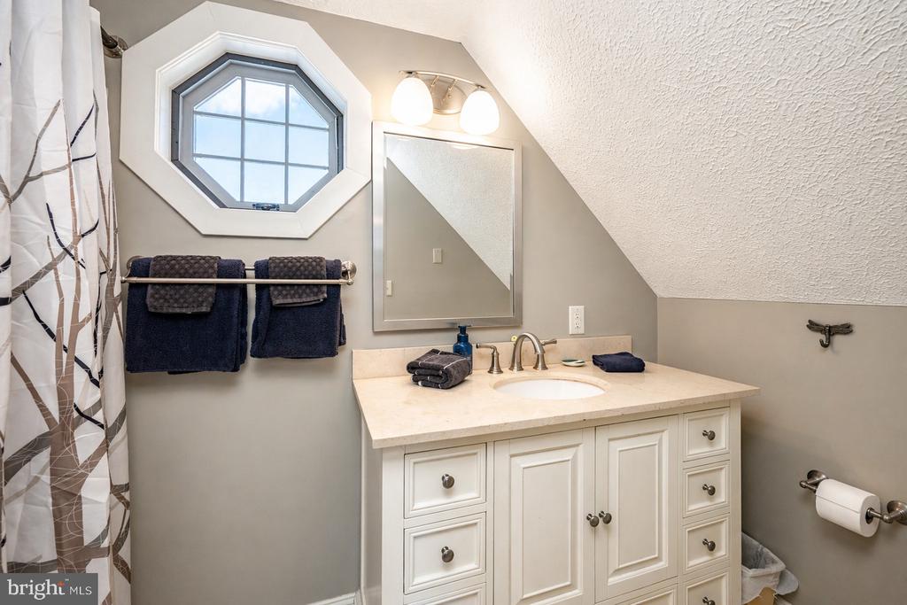48 STONE TAVERN LN Unit: 2