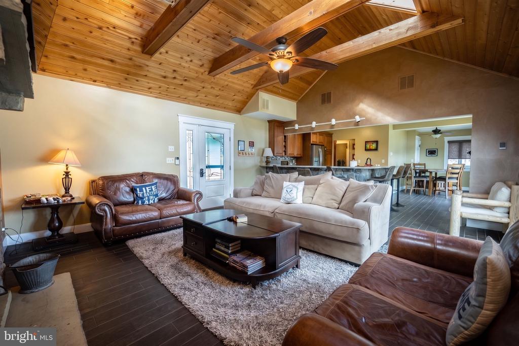 48 STONE TAVERN LN Unit: 2