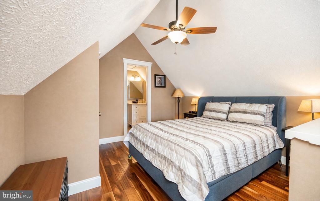 48 STONE TAVERN LN Unit: 2