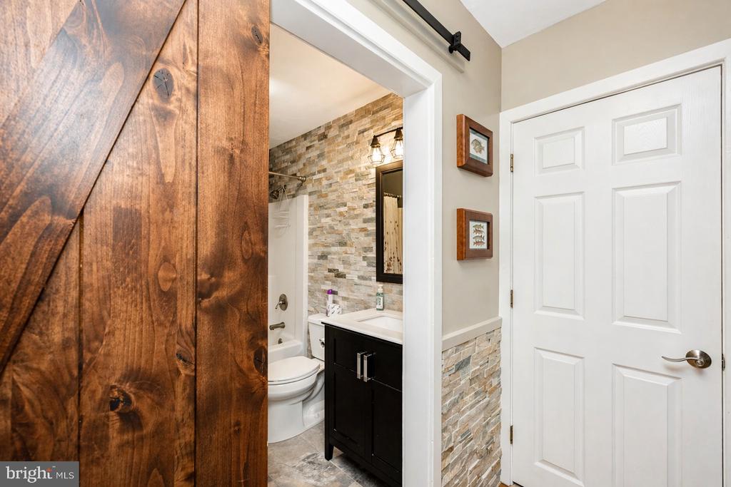 48 STONE TAVERN LN Unit: 2