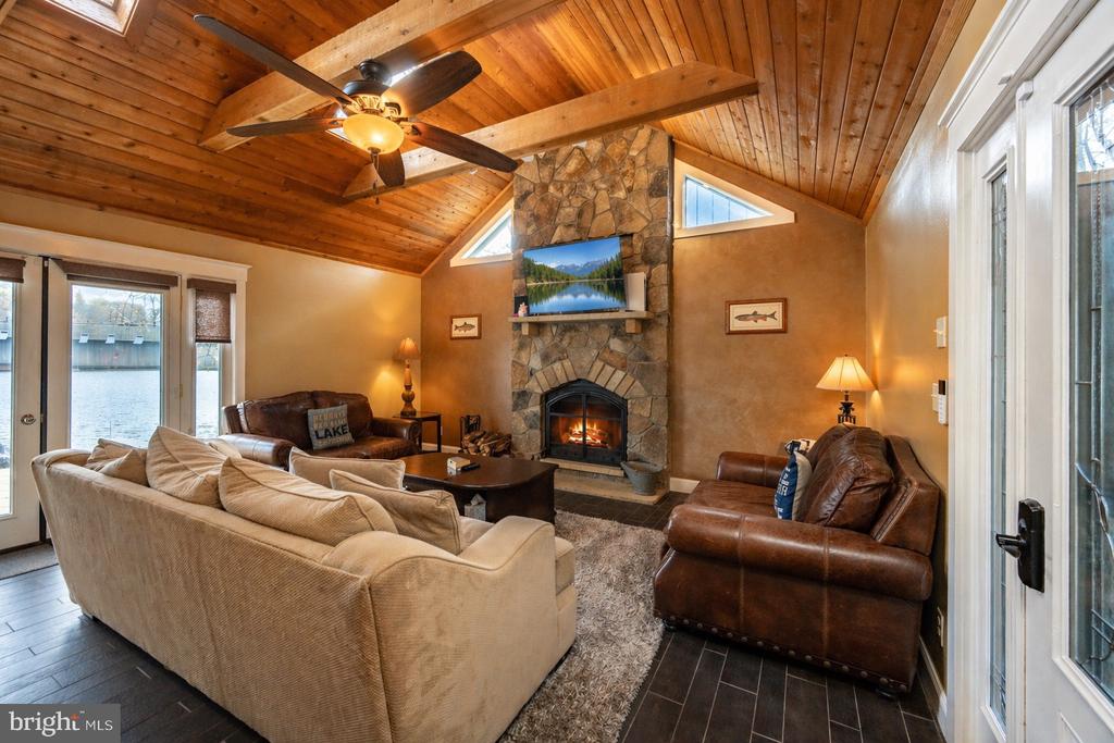 48 STONE TAVERN LN Unit: 2