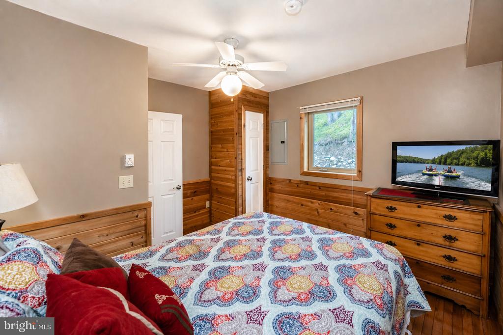 48 STONE TAVERN LN Unit: 2