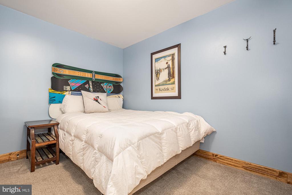 12 WINDING WAY 18A