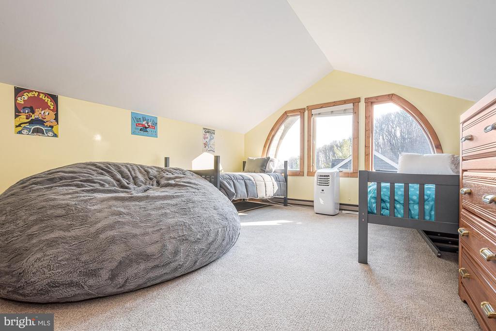 12 WINDING WAY 18A