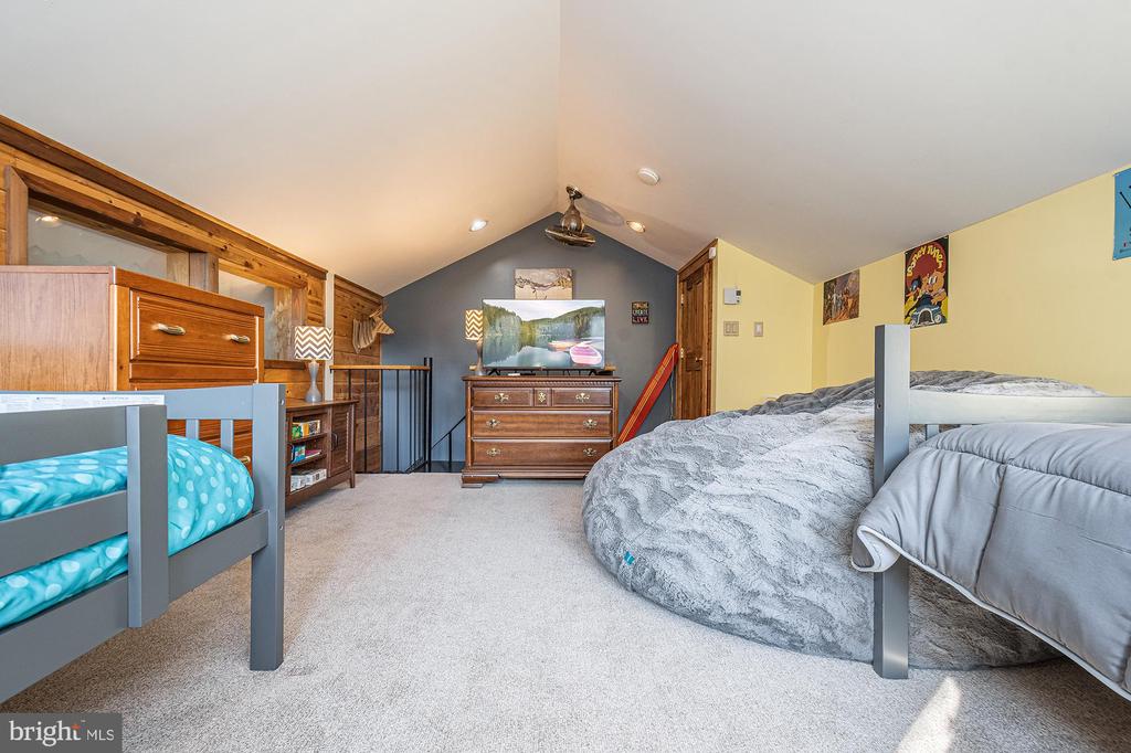12 WINDING WAY 18A