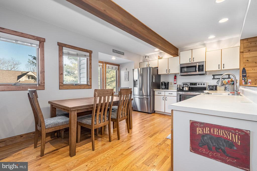 12 WINDING WAY 18A
