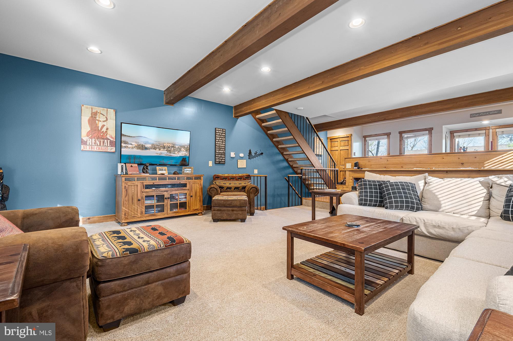 12 WINDING WAY 18A