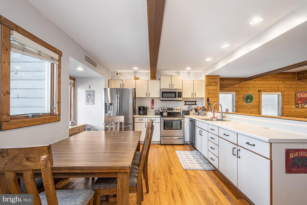 12 WINDING WAY 18A