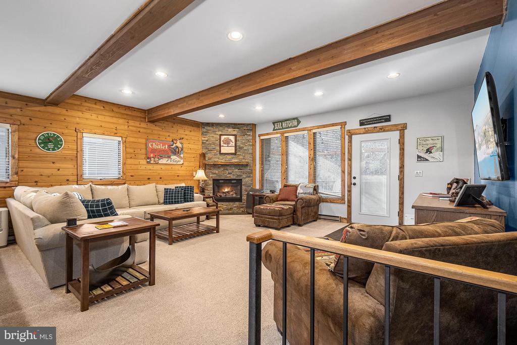 12 WINDING WAY 18A