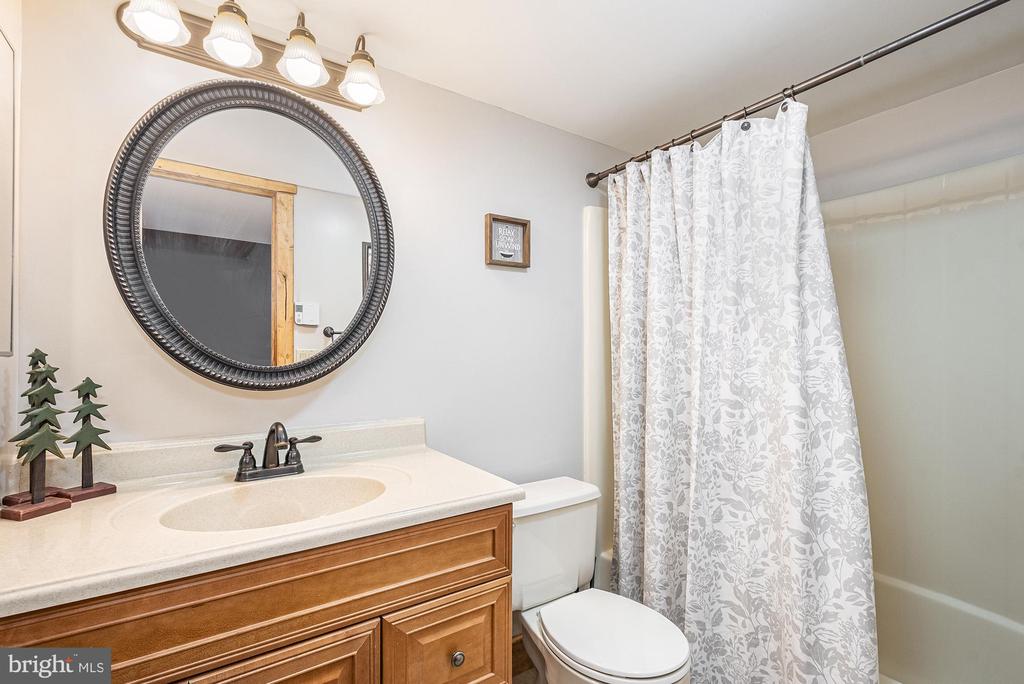 12 WINDING WAY 18A