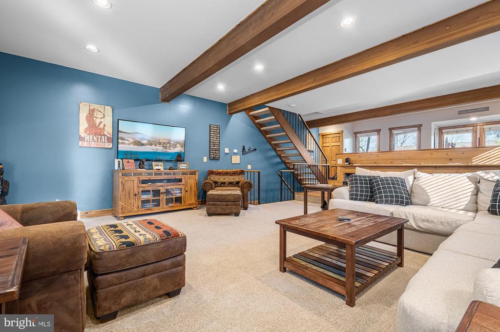12 WINDING WAY 18A