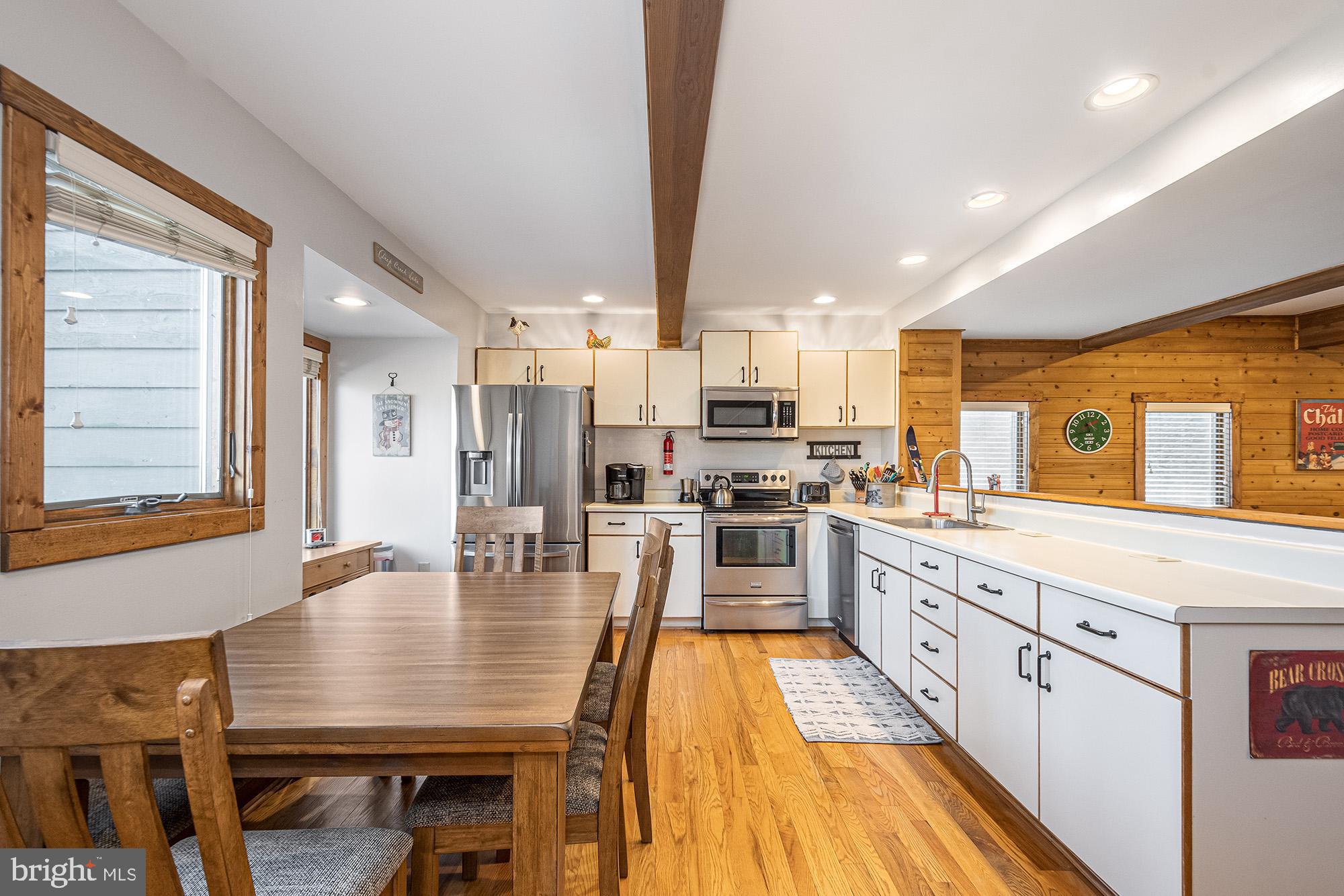 12 WINDING WAY 18A