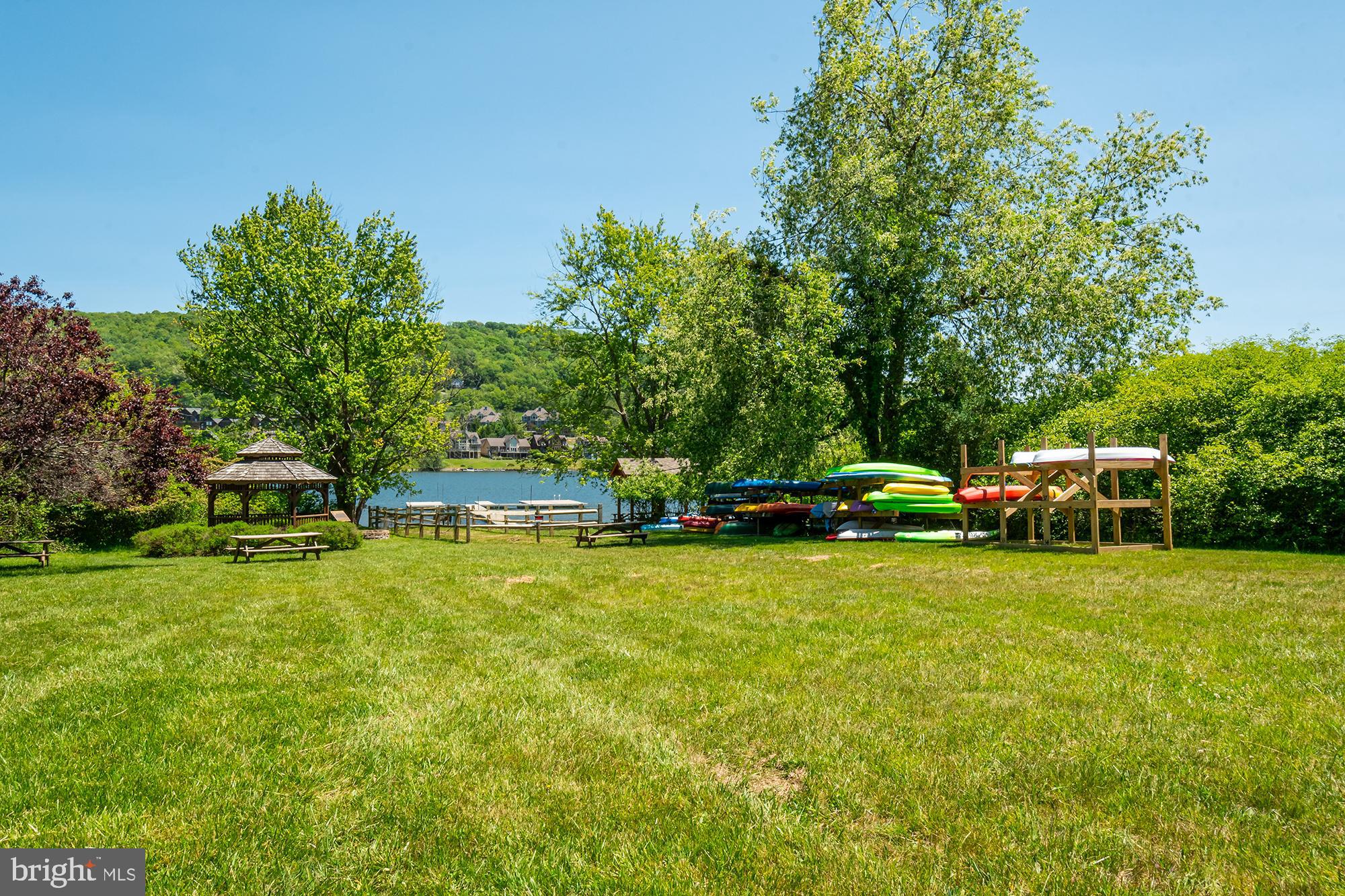 12 WINDING WAY 18A