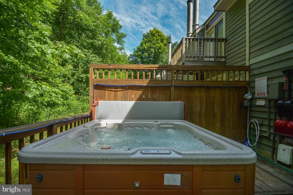 12 WINDING WAY 18A