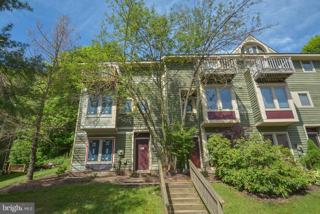 12 WINDING WAY 18A