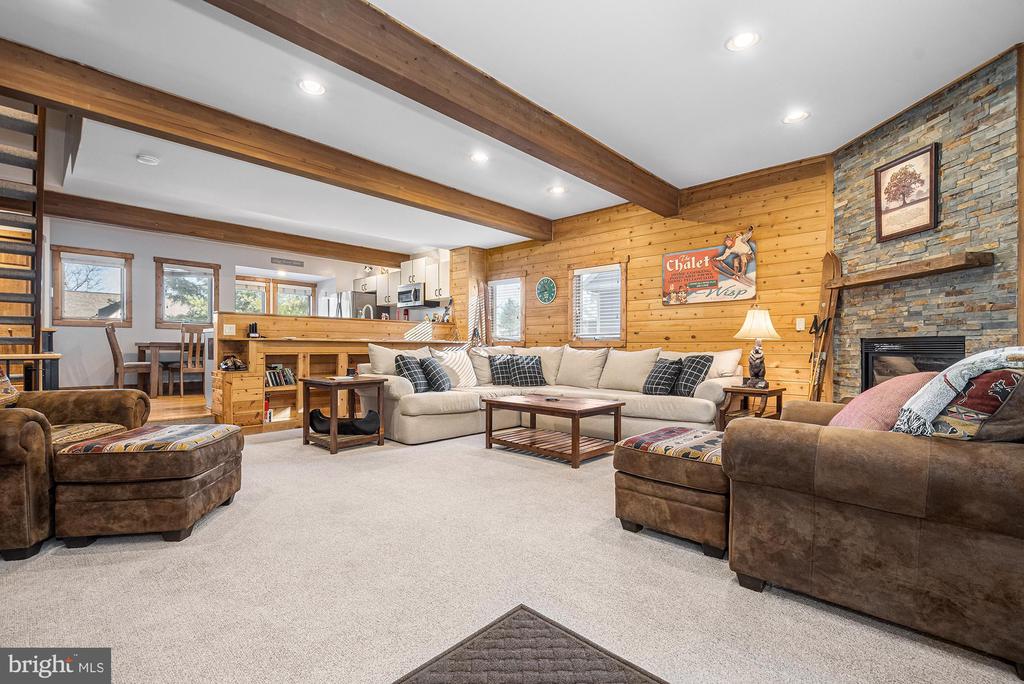 12 WINDING WAY 18A