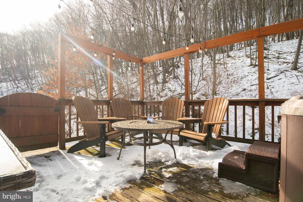 12 WINDING WAY 18A