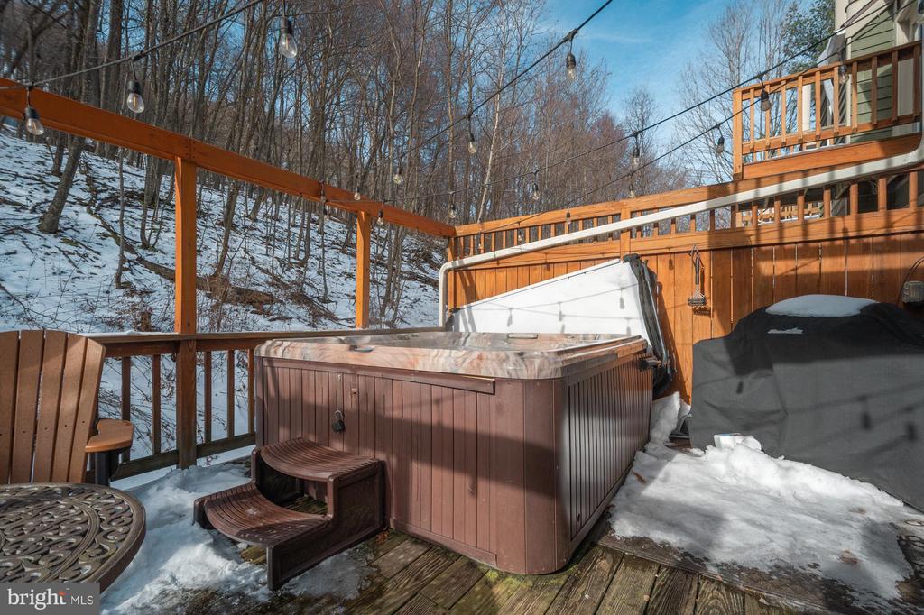 12 WINDING WAY 18A