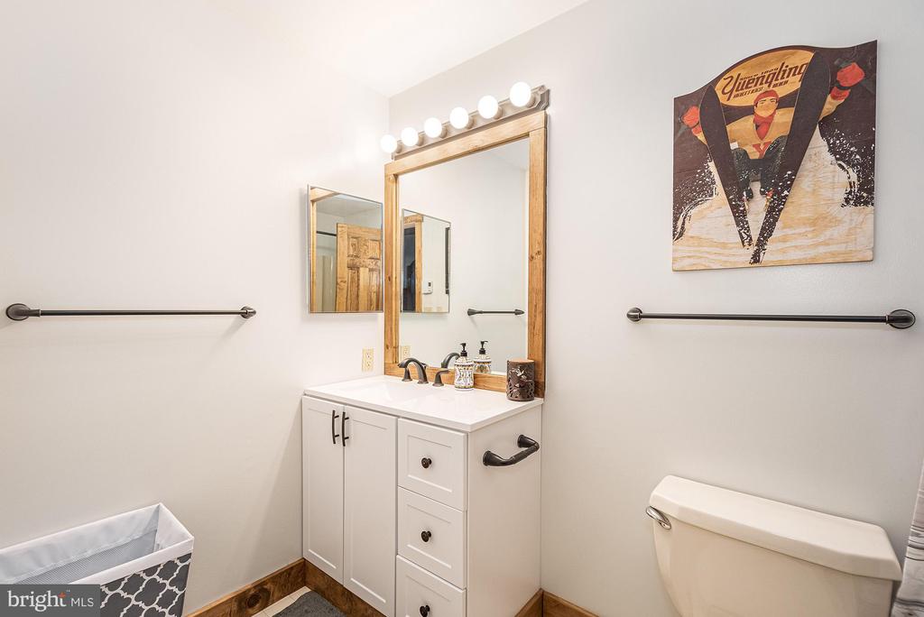 12 WINDING WAY 18A
