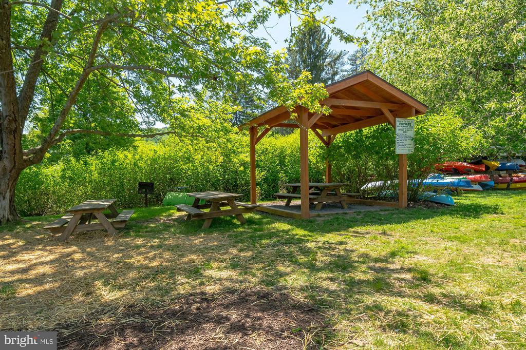 12 WINDING WAY 18A