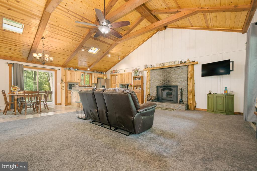 488 LAUREL CIRCLE