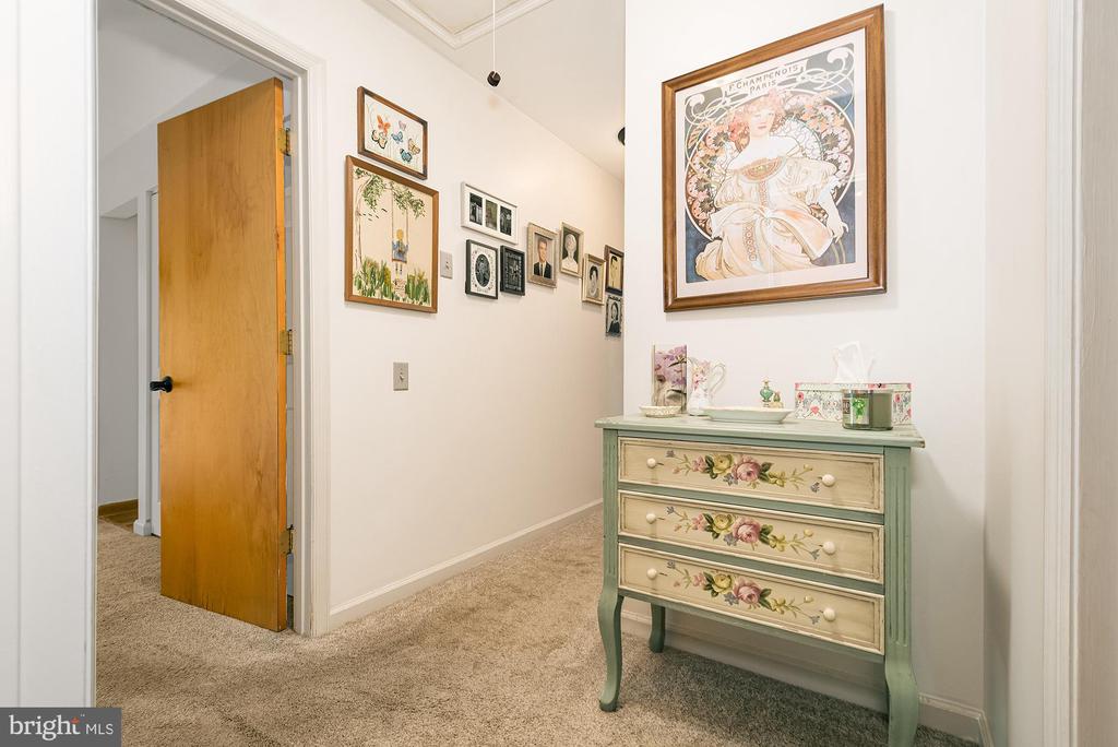 488 LAUREL CIRCLE