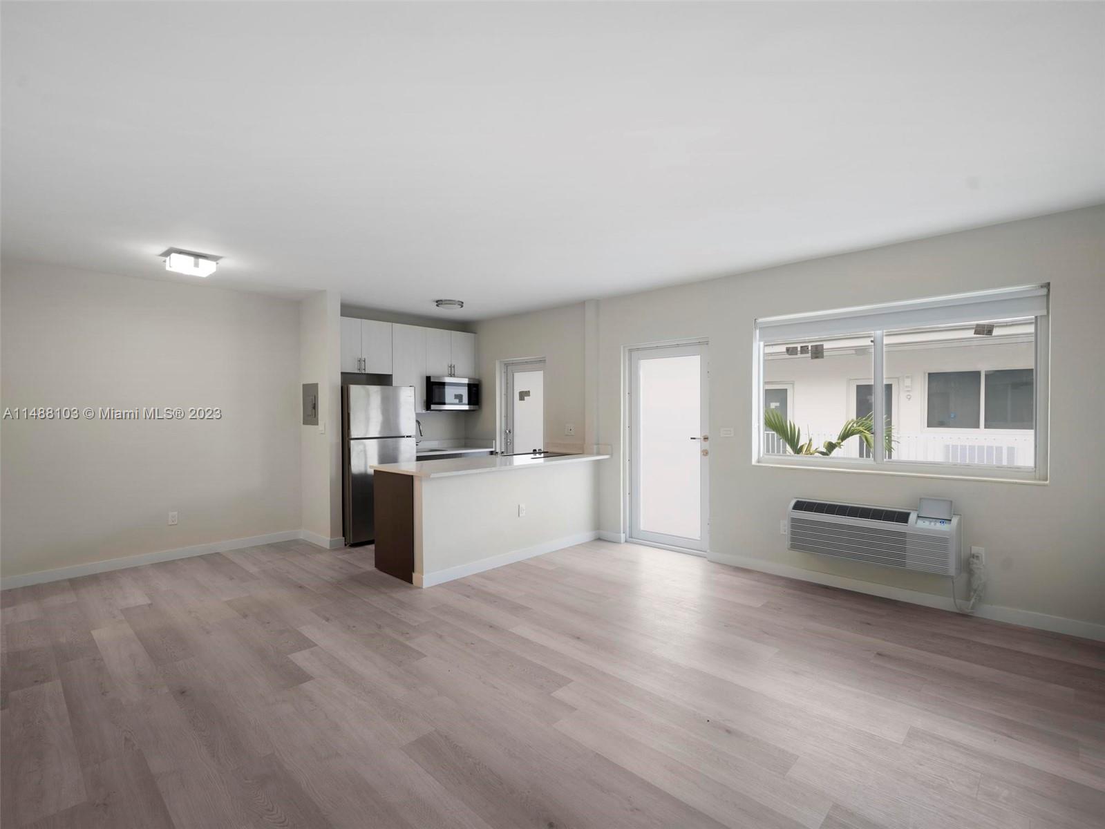 1525 Michigan Ave # 11