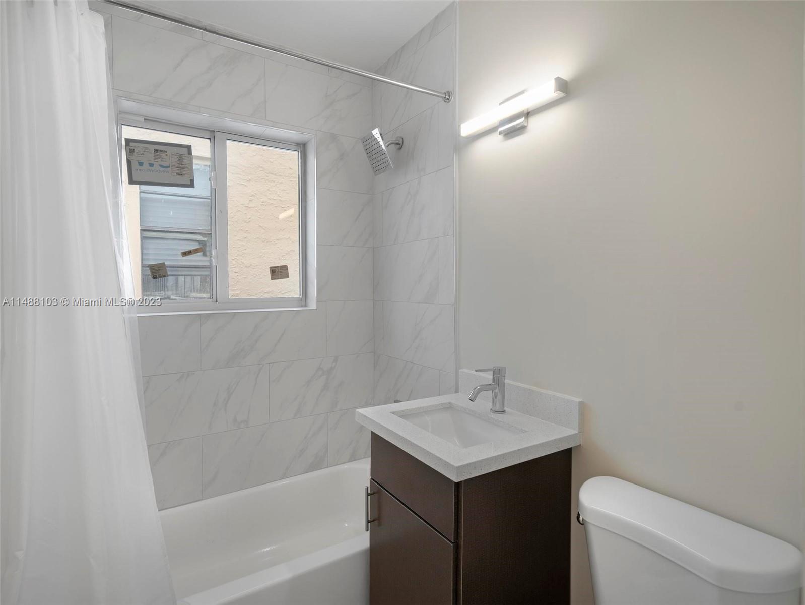 1525 Michigan Ave # 11